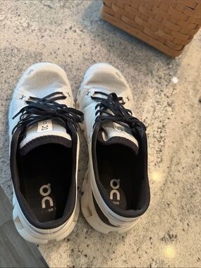 On Running White and Black Cloud Runners